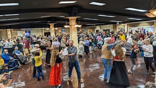 Enthusiastic_dancers_at_Nordi_Fest.jpg